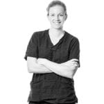 Beate3 bw noname 580x580px - Ledige timer på kort varsel Beate Aarstad Engelund - Massasjeterapeut - Kropp og Helseklinikken Gjøvik