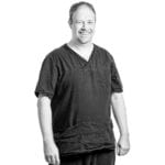 Thomas bw noname 580x580px - Ledige timer på kort varsel Thomas Onsrud Nielsen - Massør - Kropp og Helseklinikken Gjøvik